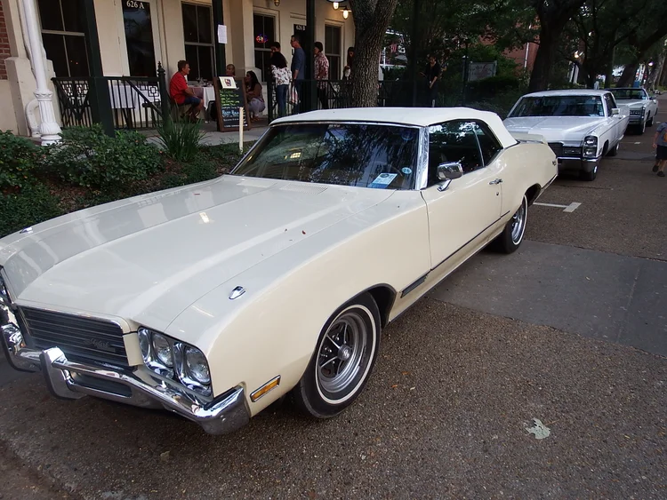 Cruisin' the Coast: A Downtown Ocean Springs Tradition Filled with